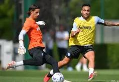 全锦赛转会风云：AC米兰盯上锋线强援，辛纳或成交易筹码(全民冠军ac米兰阵型)